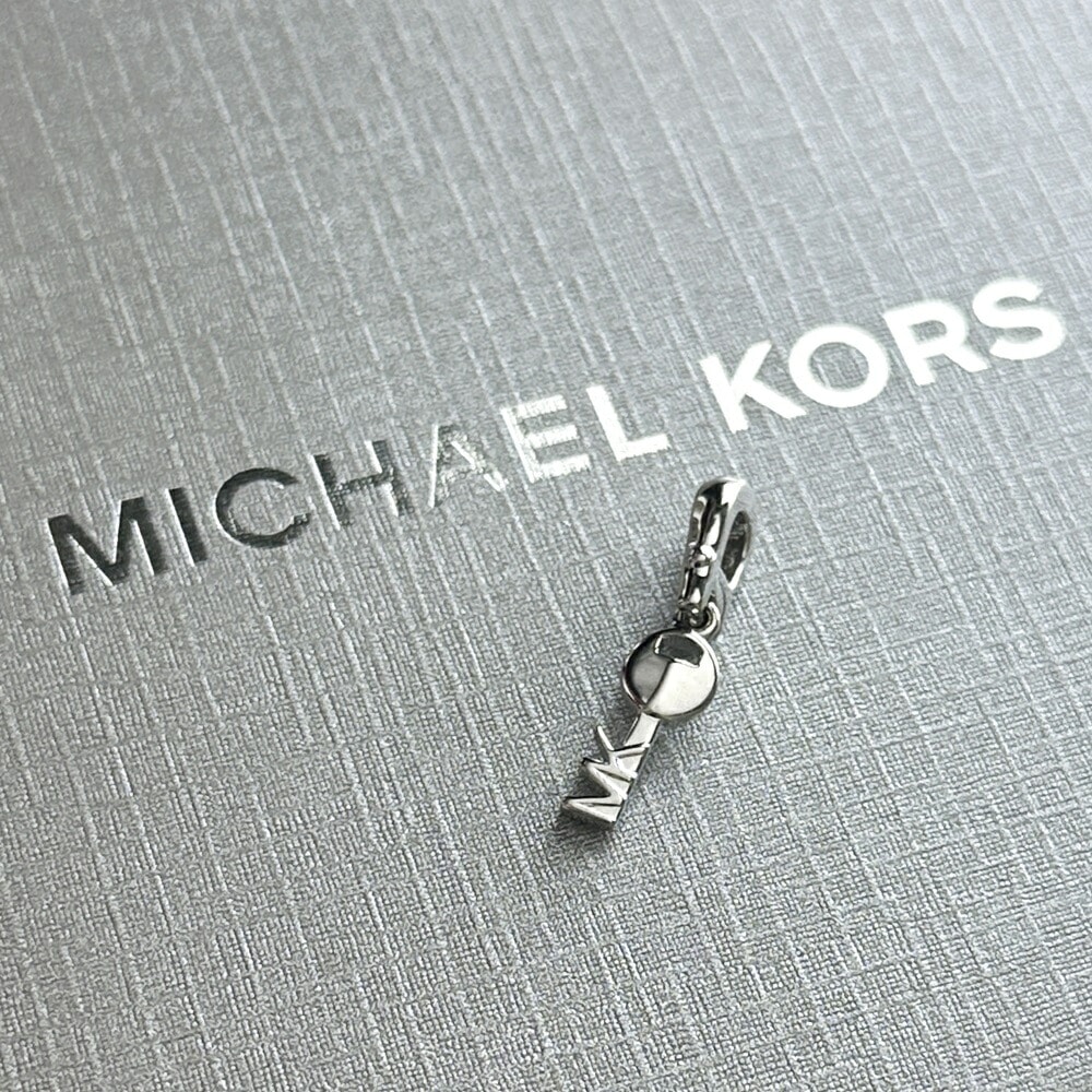 マイケルコース ペンダントトップ 小さめ 鍵モチーフ チャーム ネックレスチャーム シルバー925 ペンダントヘッド トップのみ 誕生日プレゼント 女性 妻 母 女友達 ギフト 贈り物 成人式 婚約