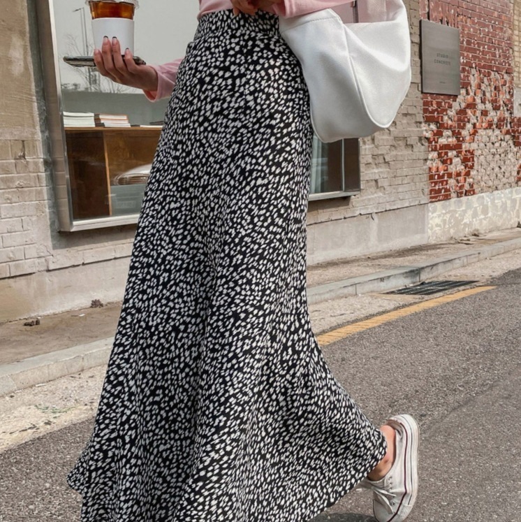 Aラインスカート モノトーンカラースカート カジュアルロングスカート フレアデザイン スカート ボトムス ロングスカート フレアスカート 膝下 ロング ロング丈 マキシ マキシ丈 フレア スリム