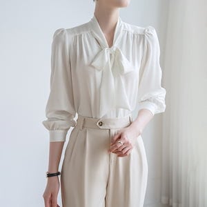 【1点ご購入 で10点プレゼントいたします】エレガントリボンリボンリボンブラウス女2025春秋長袖通勤おしゃれ気品トップス
