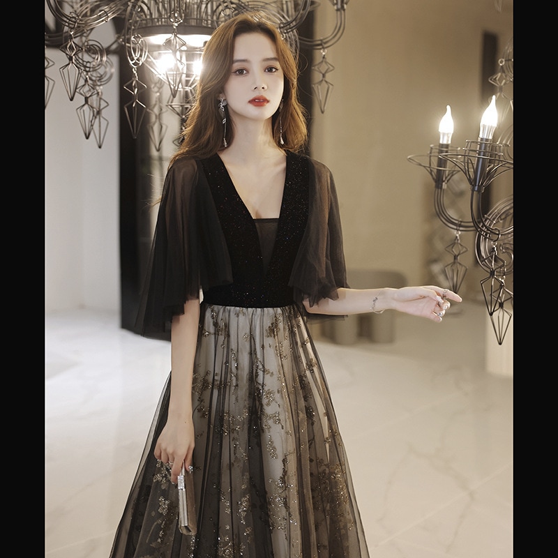 黒いドレスのスカートの女性2025の新型の網紗のデザイン感は軽くて豪華です