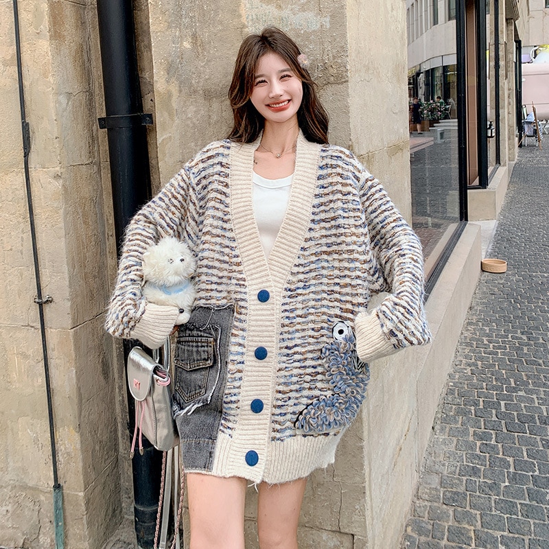 怠惰な風デニムスプライシングVネックジャンパージャケット2024新しい遊び心の老化ニットカーディガンジャケット