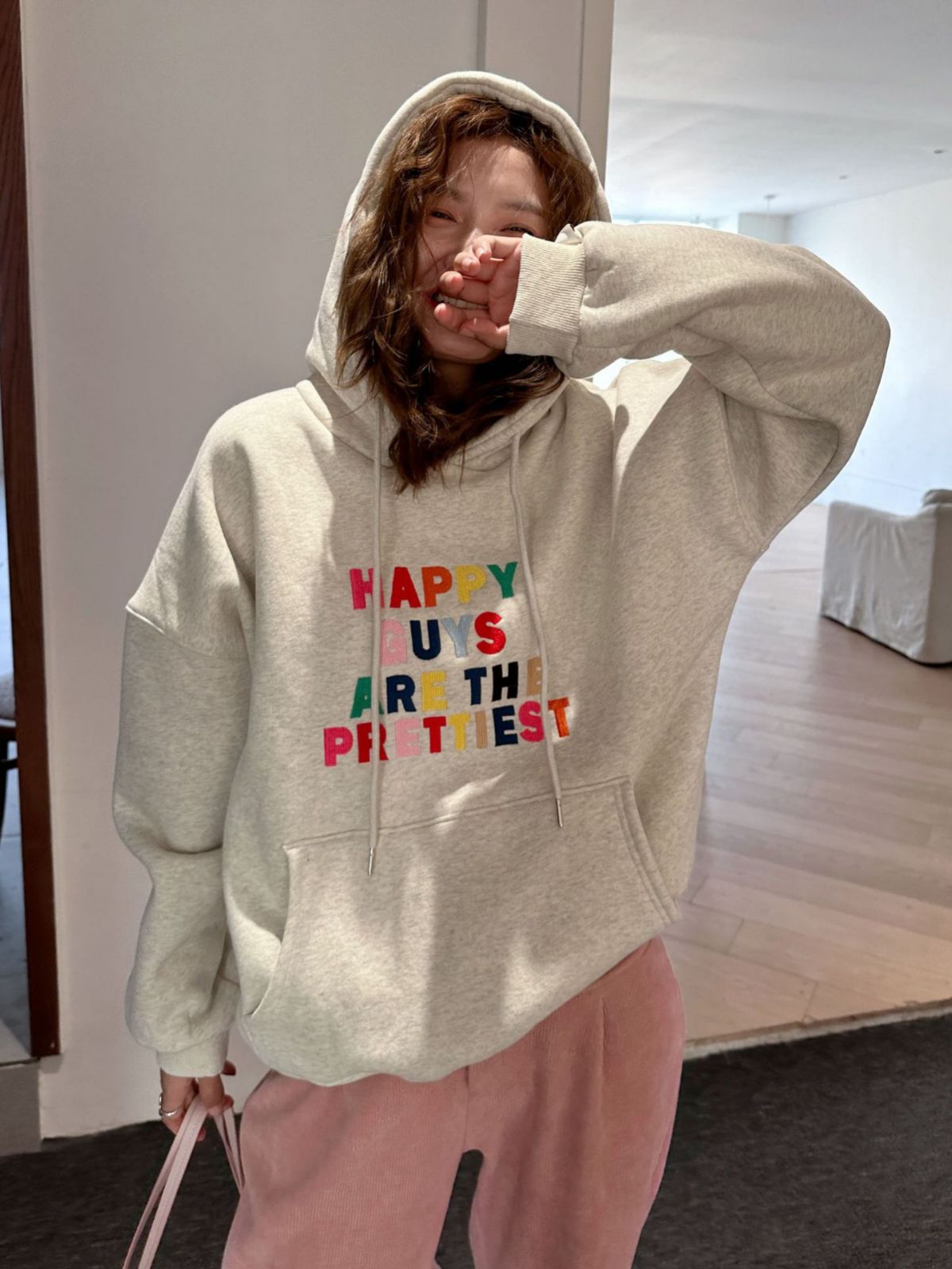 韓国東大門の大きいサイズの冬のゆったりしたラムの毛に綿毛を加えたHAPPYカラーのアルファベットのフード付き衛衣52081064210642