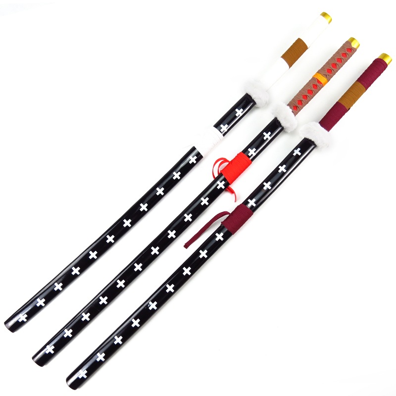 100センチです 3セットです 海賊王死の外科医です 武器羅の刀鬼哭トラファルガロです 木刀のコスプレです 赤黒白3つ全部です