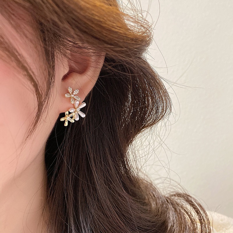 Qoo10] フラワーピアス パールビジューピアス レ : 腕時計