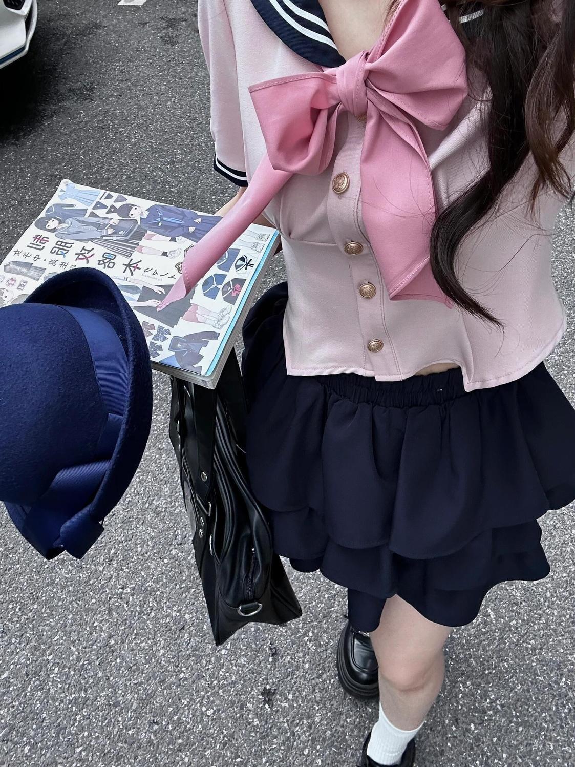 ハロウィン コスプレロリータ コスプレ 2024新作 夏 ロリータ JK 制服 キャンパス風 半袖 シャツ 三点セット 4,975円