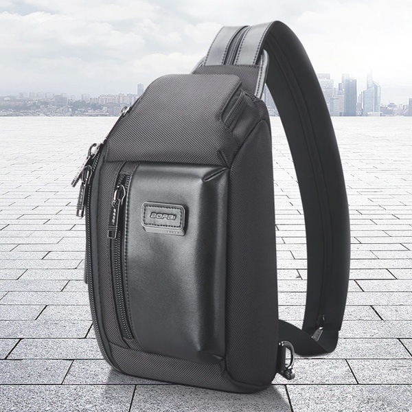 男性スリングバッグブラック