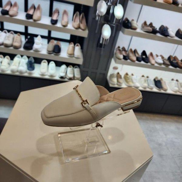HC10 女性用デイリーローファー アイボリー3cm LCWO81U41339 (48922080)