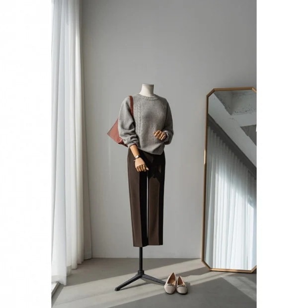 ボトムス パンツ フレアパンツ 膝下 アンクル丈 セミフレア 伸縮性 ポリエステル 厚手 裏起毛 かわいい 大人可愛い きれいめ シンプル カジュアル 大人 上品 おしゃれ お洒落 かっこいい