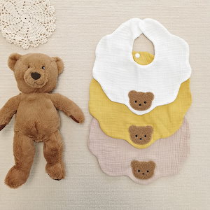 韓国のクマの綿糸が刺繍された乳児と幼児用のよだれかけ 柔らかくて肌に優しい唾吐き防止よだれ掛け