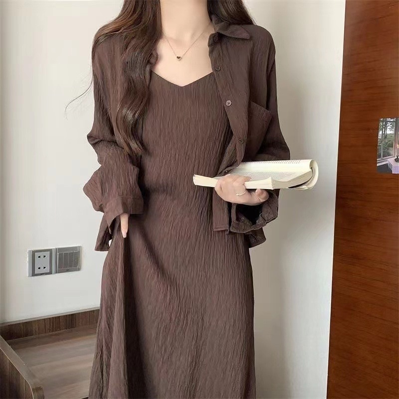 ハイエンドのカスタマイズ-プラスサイズ脂肪 mm 女性の 2025 秋の新ファッションスーツ緩い痩身プリーツシャツサスペンダースカート 2 点セット