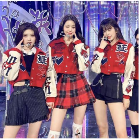 韓国のガールズグループアイブキッチュが歌衣装スーツジャズジャケットヒップホップトレンドと同じスタイルのジャズストリートダンスパフォーマンスを披露