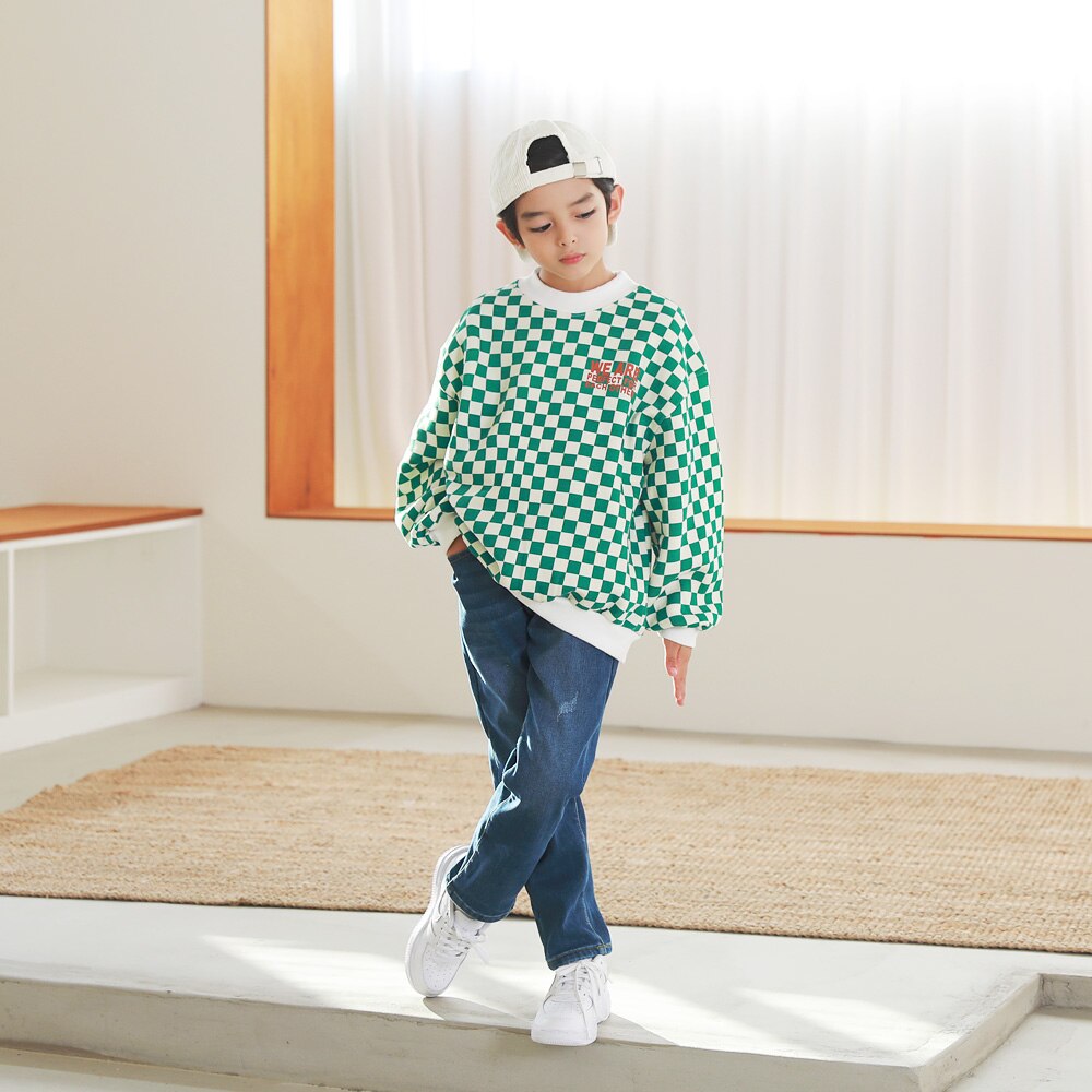 着心地が楽でデイリーで着やすいデニムパンツ