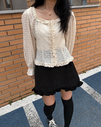 ポムポム パフ フリル スクエアネック シアー ブラウス