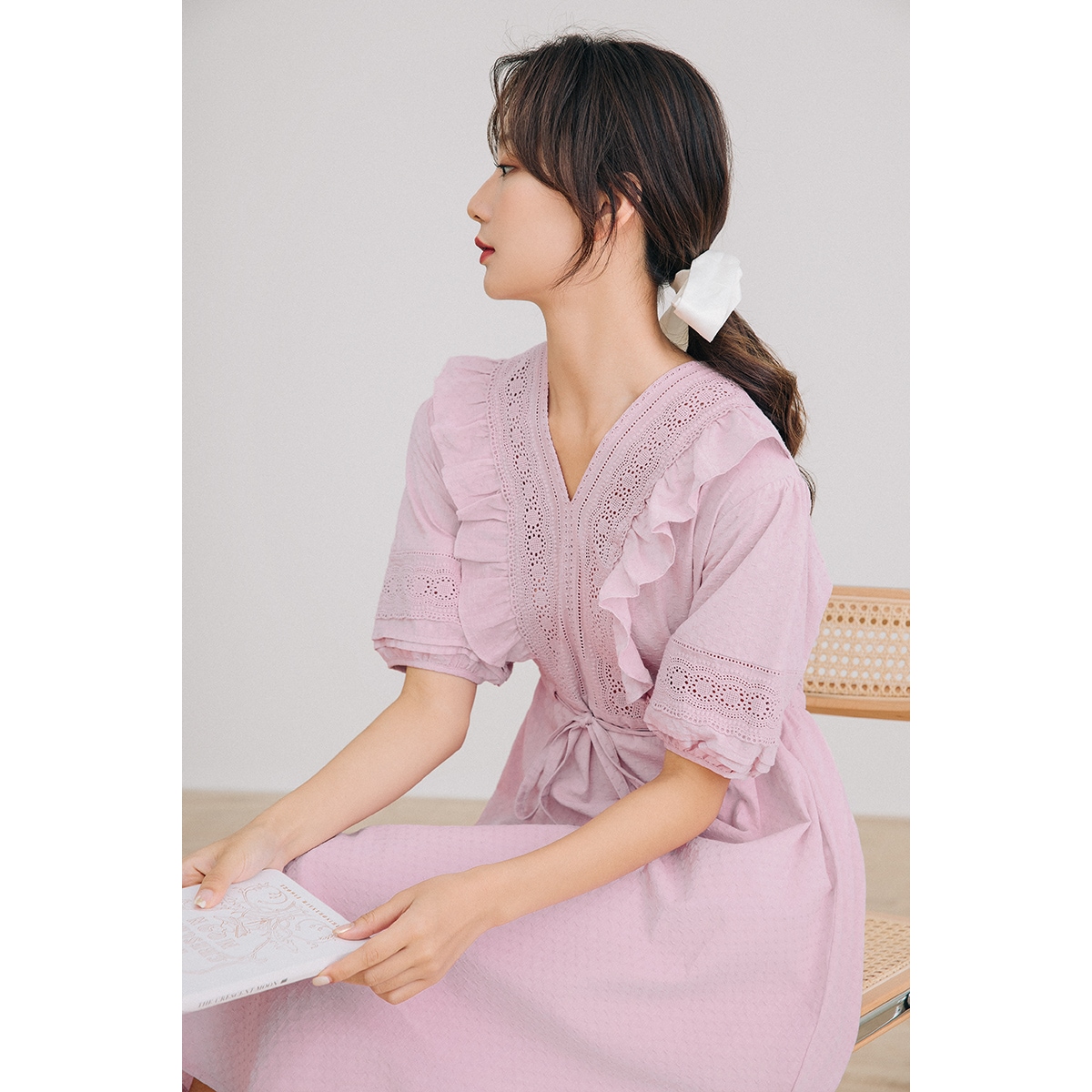 Aライト　ワンピース　Vネック 上品 大人可愛い きれいめ　綿100％
