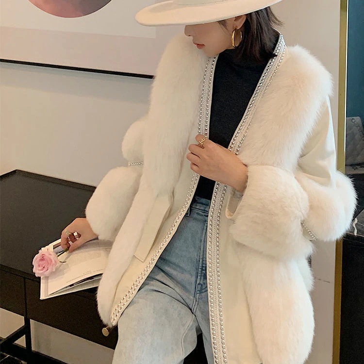 【2025新入荷】韓国人気商品 高級感 大きいサイズ 裏起毛 AWアウター 冬はフリースで保温！レディース 厚手 トップス ふわふわ 毛皮 皮毛一体 体型カバー 華やか暖かい 本物 上質 人工ファー