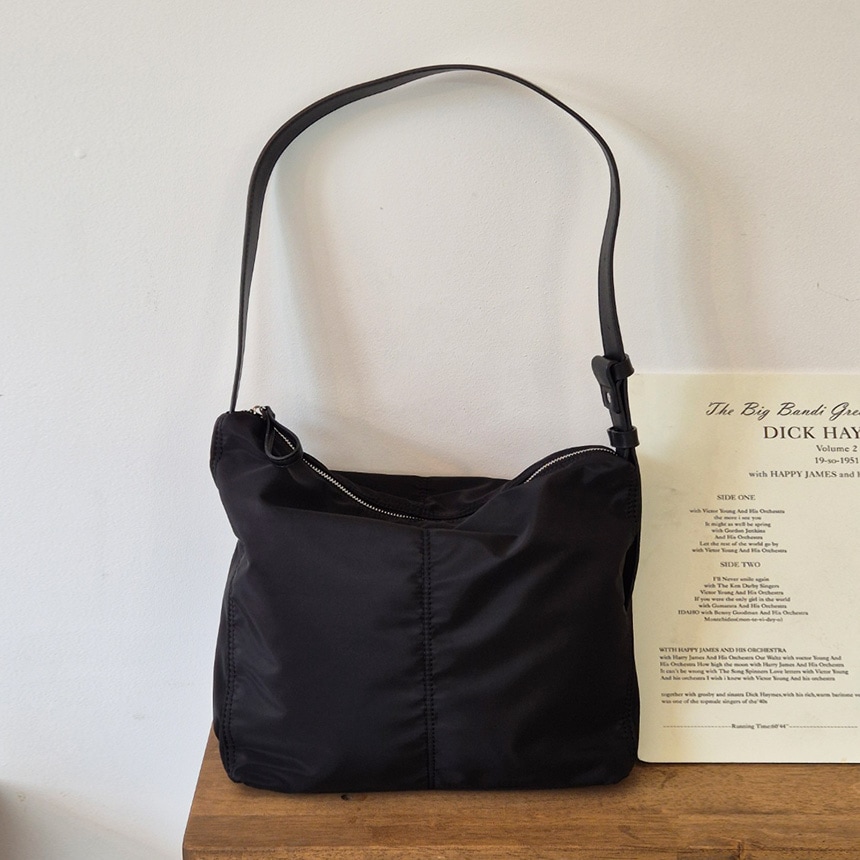 【OLLEN】ナイロン ショルダーバッグ ビーガンレザー 防水 デイリーバッグ