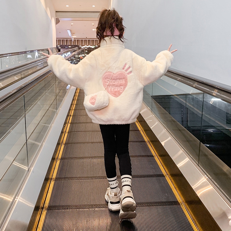 【迅速な出荷】女の子ラムウールジャケット2024秋冬新作子供スタイルウールセータートレンディな大きい子供用ベルベット厚みトップ