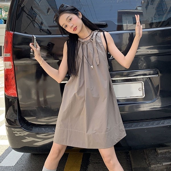 リゾートワンピ 大人可愛い 夏ワンピース リゾートワンピース レディース リゾート ワンピース ゆったり 小柄 ノースリーブ 無地 オシャレ 膝丈 春 夏 オフコーデ パーティー ハワイ ハワイアン