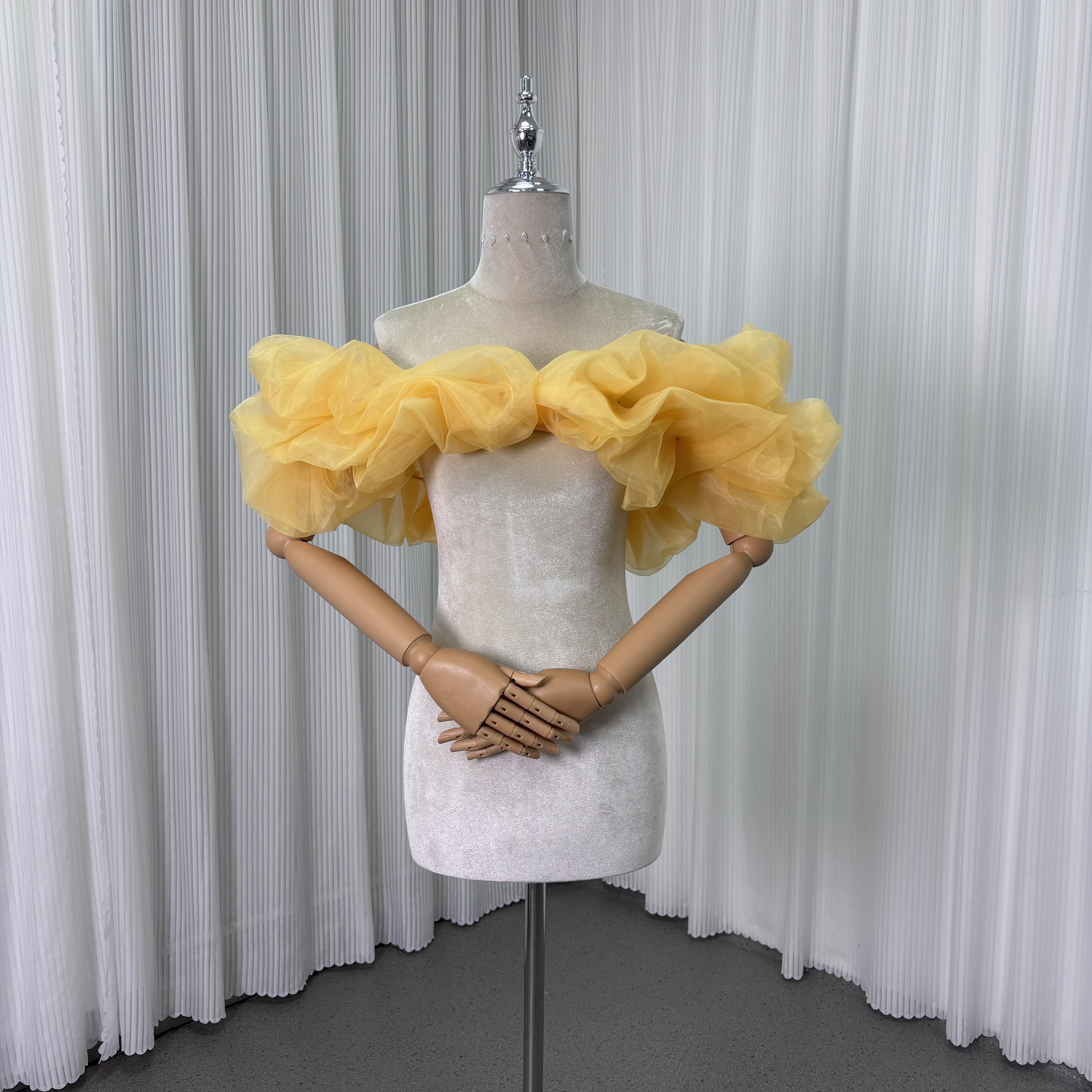 取り外し可能なオフショルダー 黄色い ラッフルフリル 上質オーガンジー 花嫁 前撮り