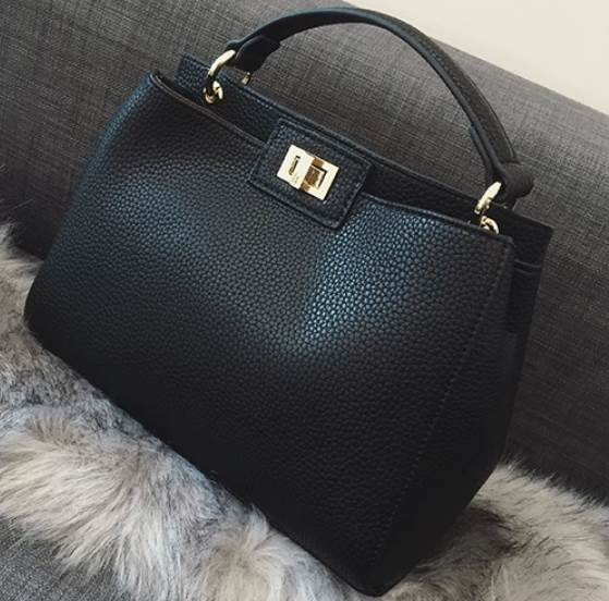 バッグ ハンドバッグ 斜めがけ 手持ち ミニバッグ 小さい 便利 軽量 自立 スクエア 四角 ラウンド フェイクレザー かわいい 大人可愛い きれいめ シンプル 上品 お洒落 かっこいい キュート ガ 7,890円