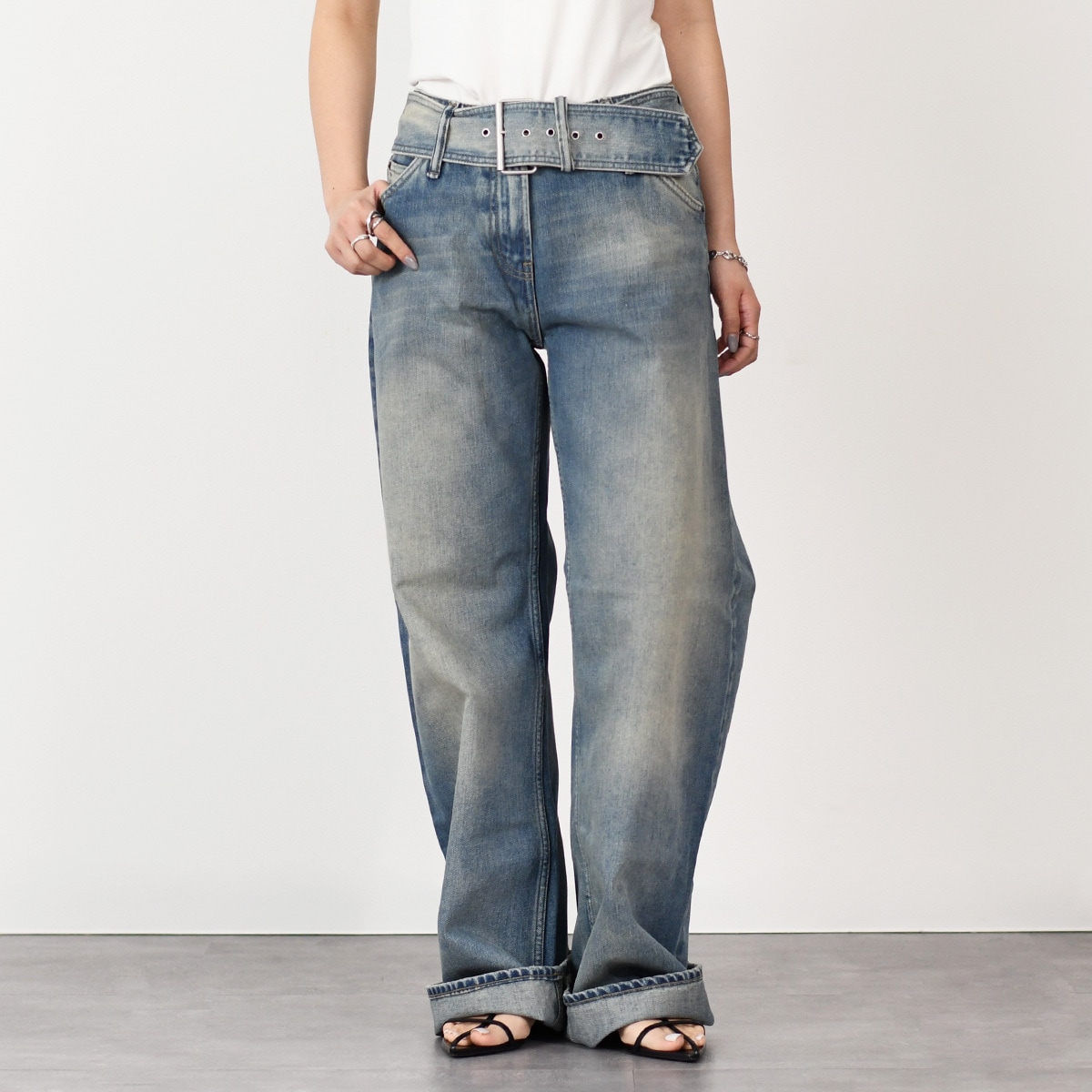 ACNE STUDIOS アクネストゥディオズ ボトムス デニム リラックスフィットジーンズ AK0757 レディース ブルー ローライズ バックルベルト おすすめ