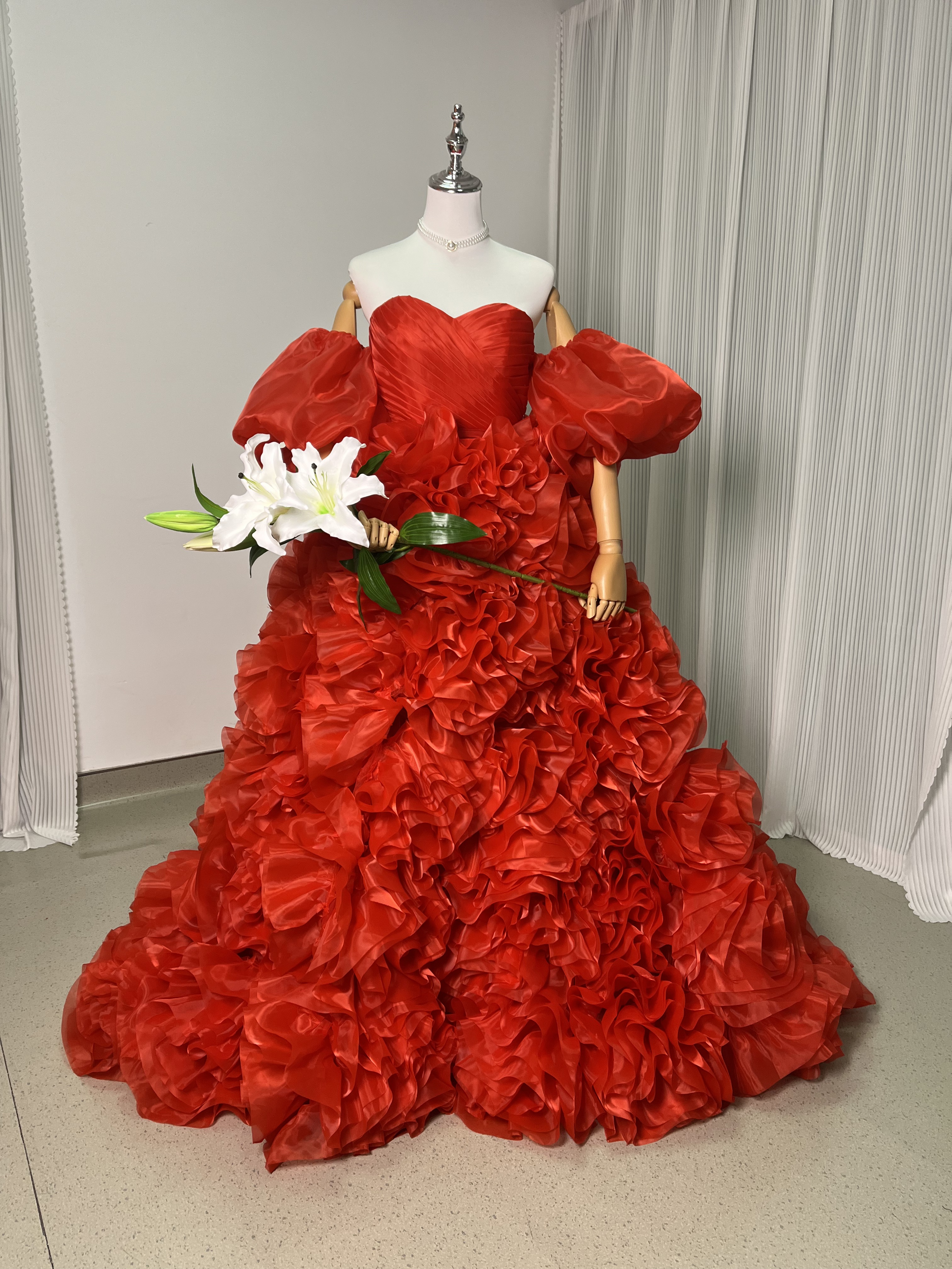 豪華！ カラードレス 赤 ベアトップ オーガンジー パフスリーブ ボリュームドレス 前撮り