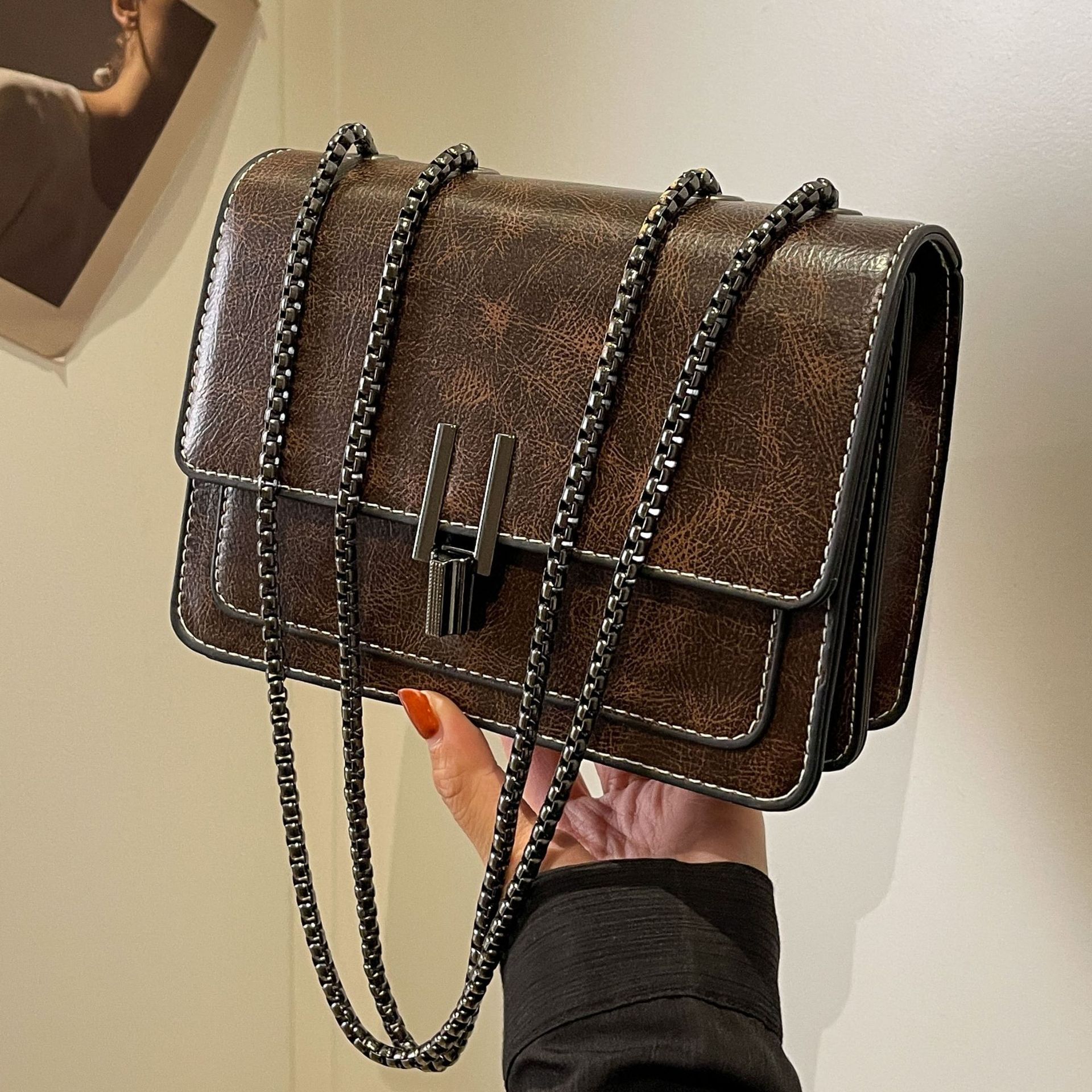 ショルダーバッグ トートバッグ ミニバッグ 今人気の小さいバッグレディースバッグ 新作初レトロシングルショルダークロスボディバッグ小型スクエアバッグ 韓国ファッション