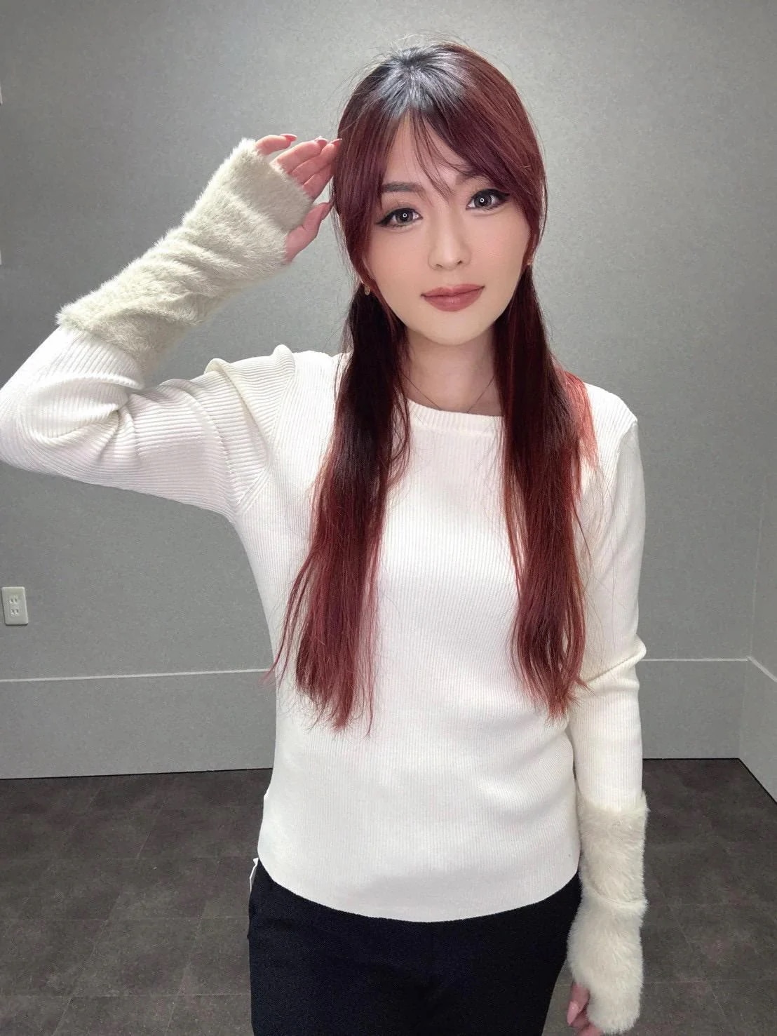 今季トレンドのシャギースリーブニットプルオーバー