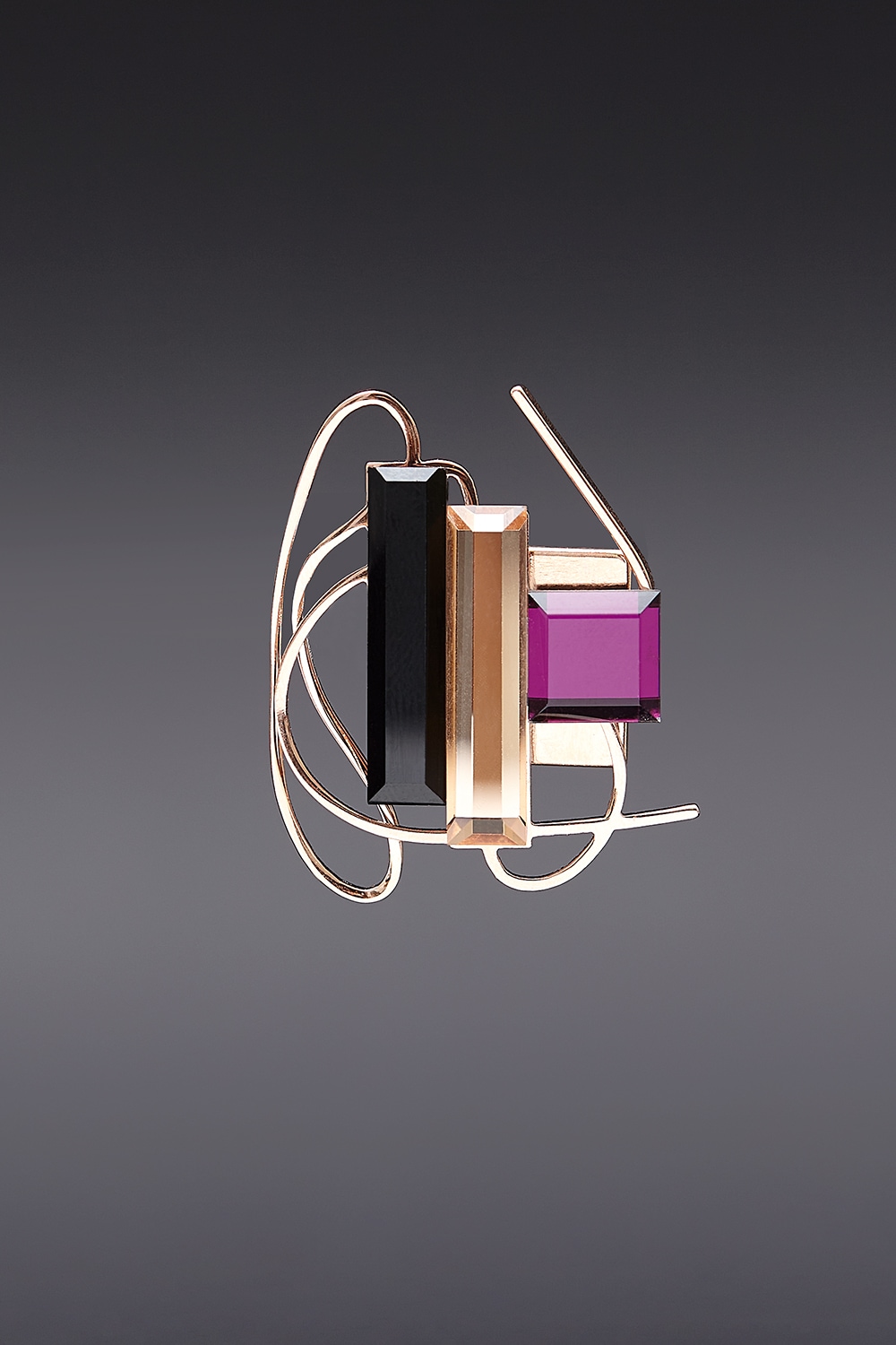 [HAZINA] Dancing Objet No.9 Petit Brooch - Apricot