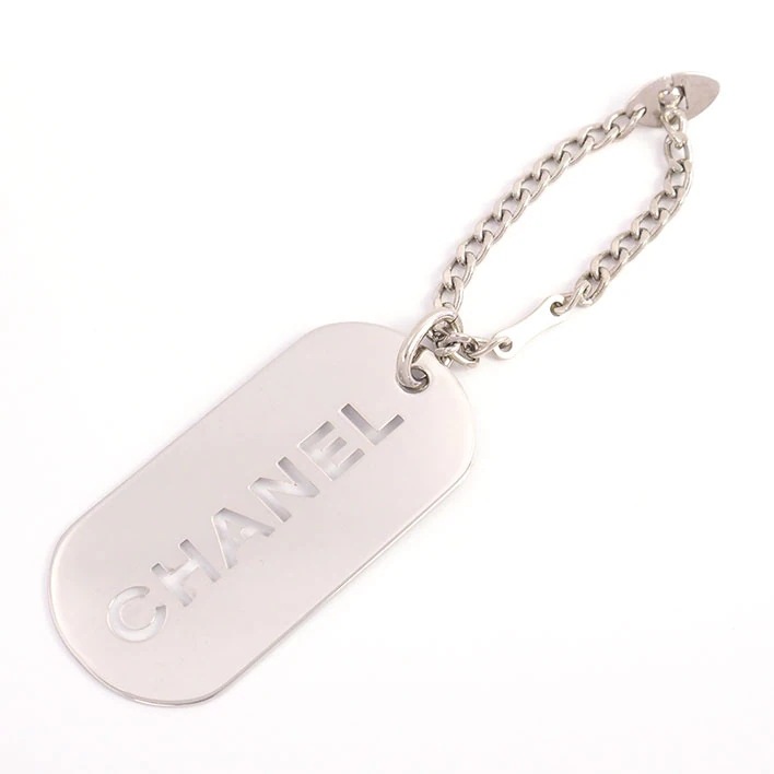 【美品】シャネル ロゴ プレート バッグチャーム シルバー金具 【キーホルダーキーケース】 22,350円