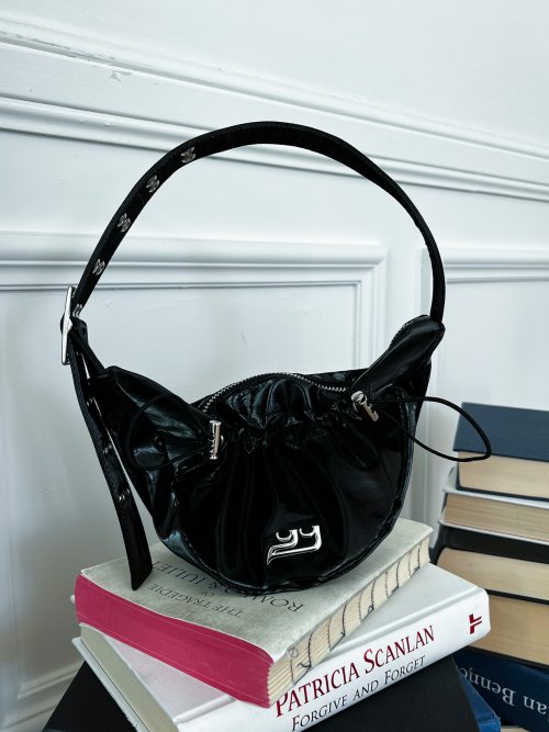 人気商品 ☆YIEYIE☆SASHA DRAW STRING MINI BUCKLE BAG ☆ 中古・古着通販】YIEYIE (イエイエ) Sasha Draw String Mini