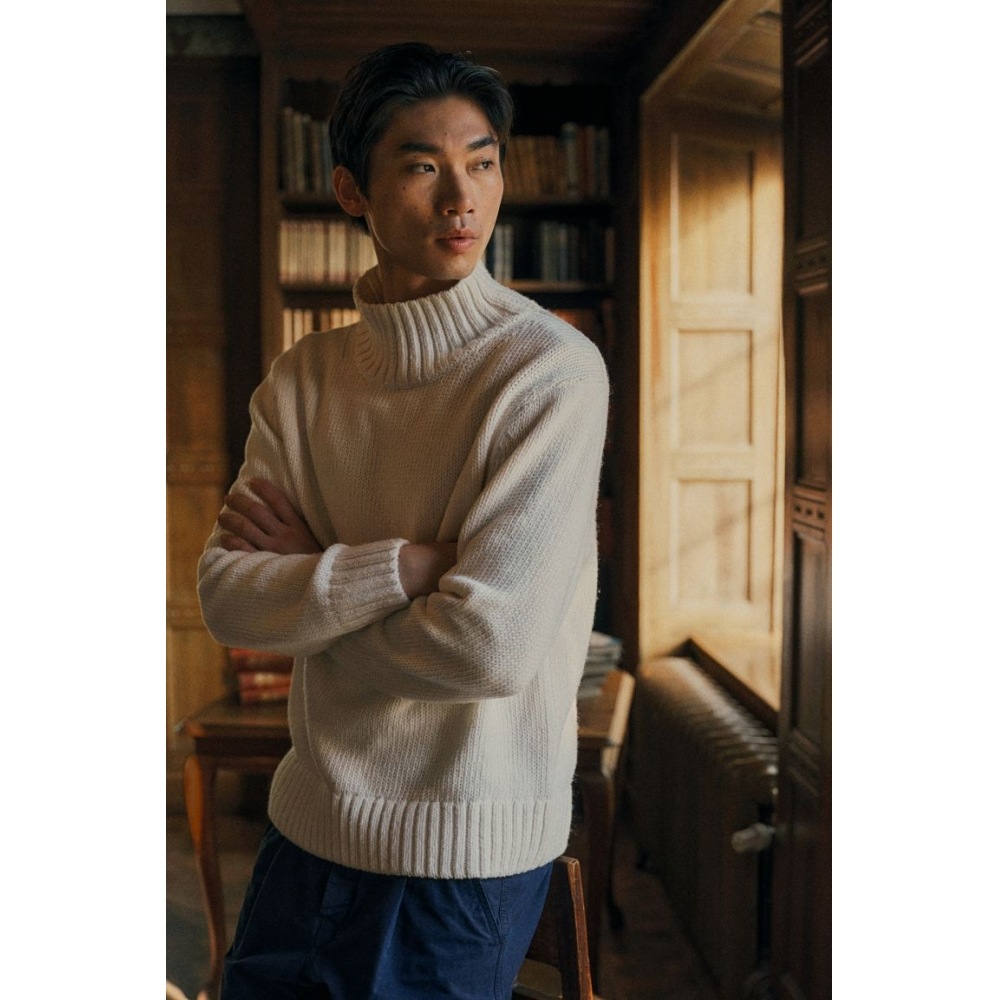 H&M レギュラーフィットタートルネックセータークリーム