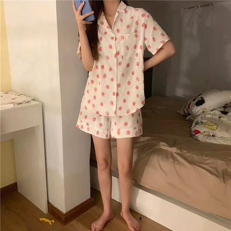 レディースパジャマ 半袖 開襟シャツ 胸ポケット ショートパンツ イチゴ柄 薄手 上下セット 二点セット ツーピース セットアップ ナイトウェア ルームウェア ワンマイルウェア 部屋着 寝間着 夏