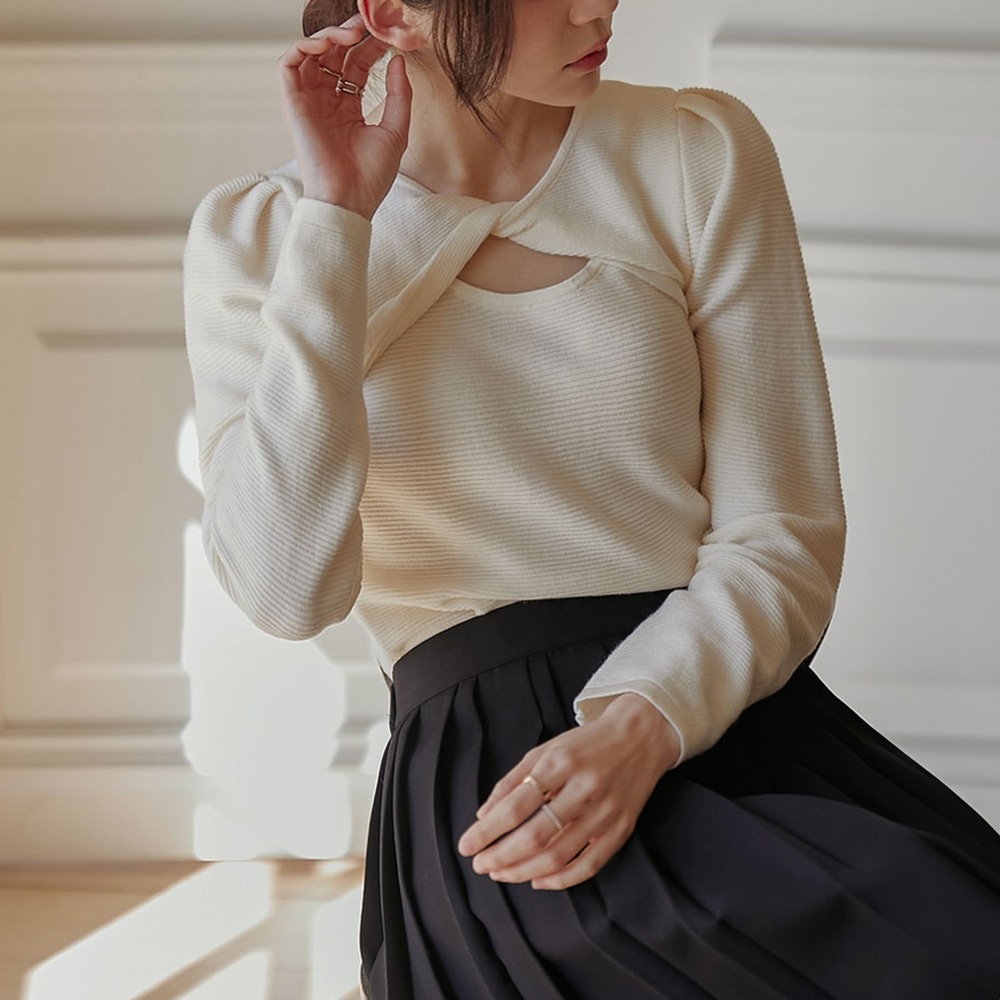 ツイスト&パフスリーブトップス