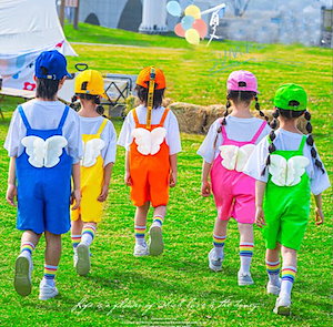 子供 ダンス 衣装 サロペット 膝丈 ショート丈 パンツ ツナギ服 カラフル 背中に白いエンジェル翼付き かわいい 天使 キッズ ユニセックス サロペット オールインワン 夏服 女の子 男の子 イベン