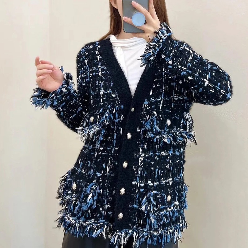 レディース トップス ニット カーディガン 羽織 前開き 普通丈 長袖 袖あり Vネック 襟なし スリム 細身 フェミニン ポケット コンサバ ボタン 配色 厚手 フリンジ かわいい 大人可愛い 7,039円