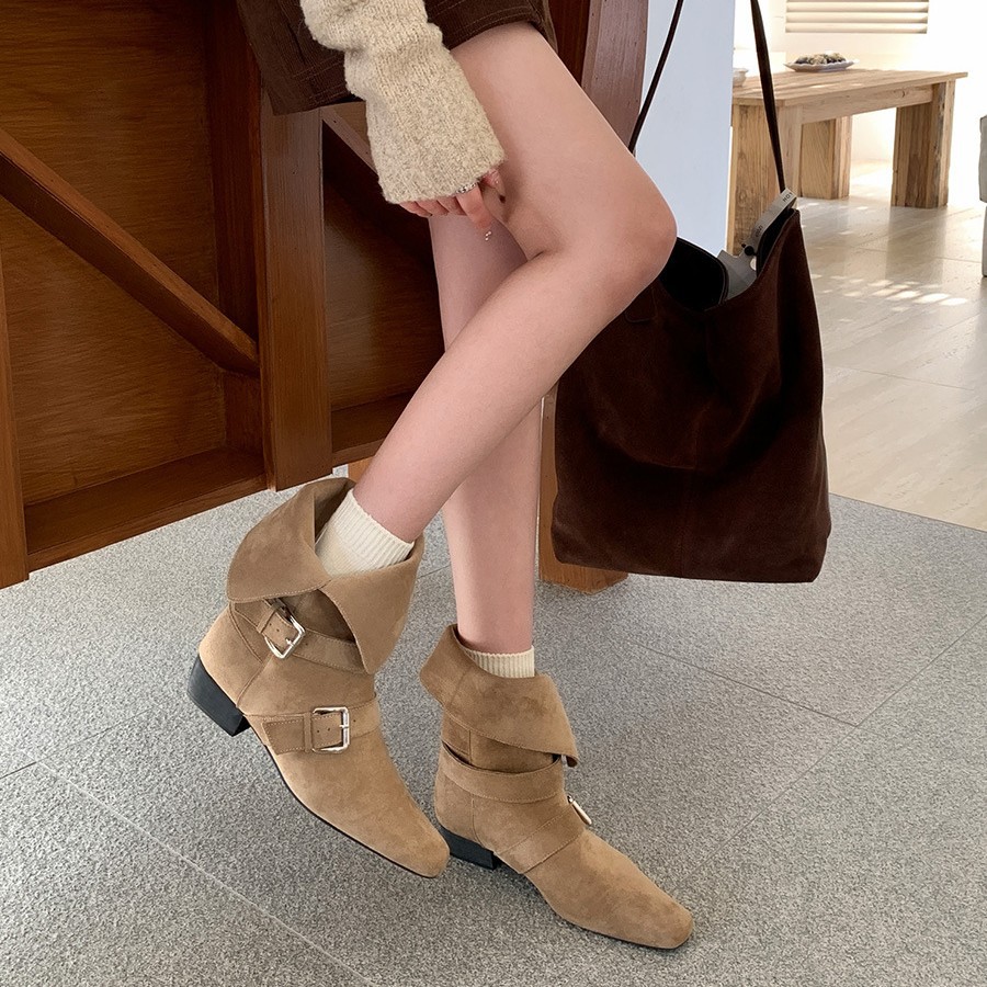 Niubiquitousデザインセンス！韓国スタイルの怠zyなスタイル折りたたみ式ウエスタンブーツスリムなつま先ベルトバックル女性用ローヒールの短いブーツ