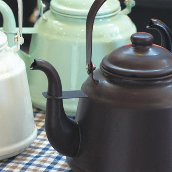 ケトル やかん おしゃれ 直火 IH対応 キャンプ アウトドア ストーブ 湯沸し ホーロー 琺瑯 ポット 暖炉 加湿 黒 ブラック 茶色 ブラウン 白 ホワイト