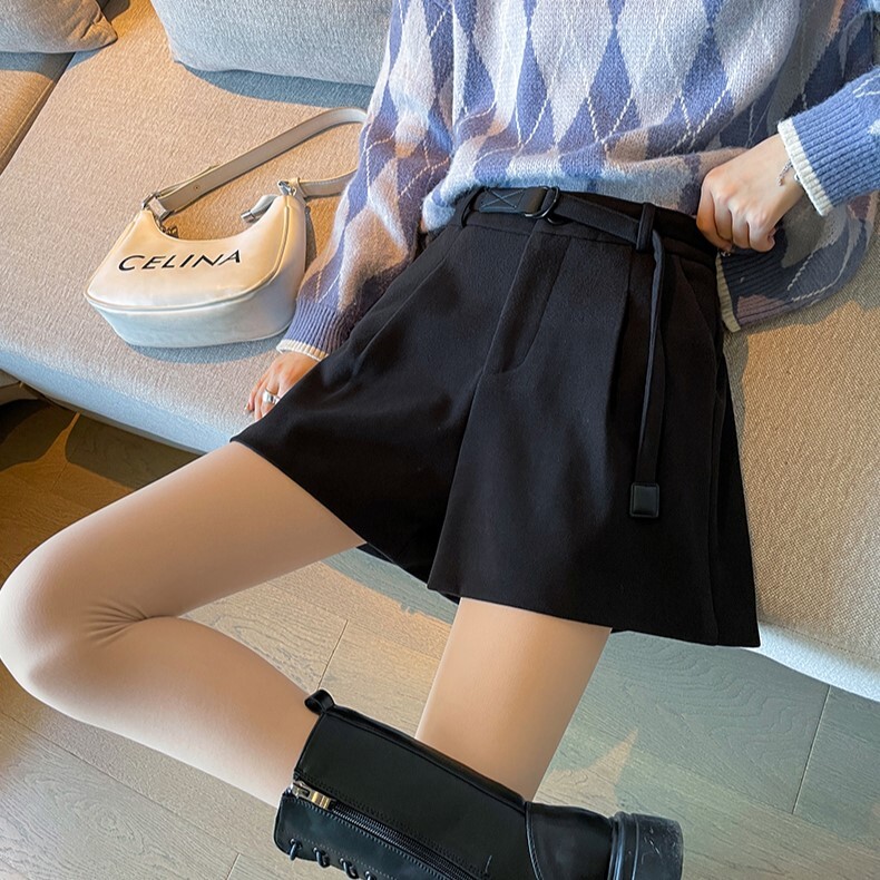 ショートパンツ タック ボトムス パンツ ズボン ミニ ミニ丈 ショート ショート丈 膝上 フレア Aライン ベルト ウエストマーク ポケット ハイウエスト かわいい 大人可愛い きれいめ シンプル