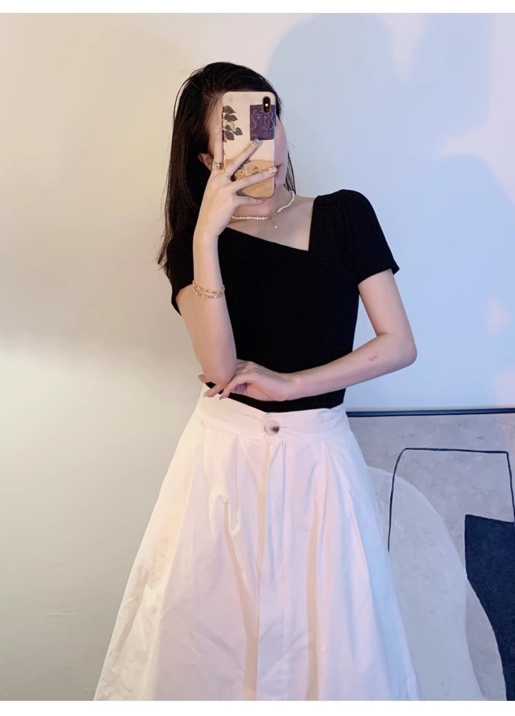 黒 ワンショルダー 半袖 女性 夏 ホット ガール Tシャツ スリム ハイレベル 鎖骨 V ネック 斜め肩 トップ 女性 個性的 トップス シャツ 袖あり 半袖 襟なし かわいい 大人可愛い