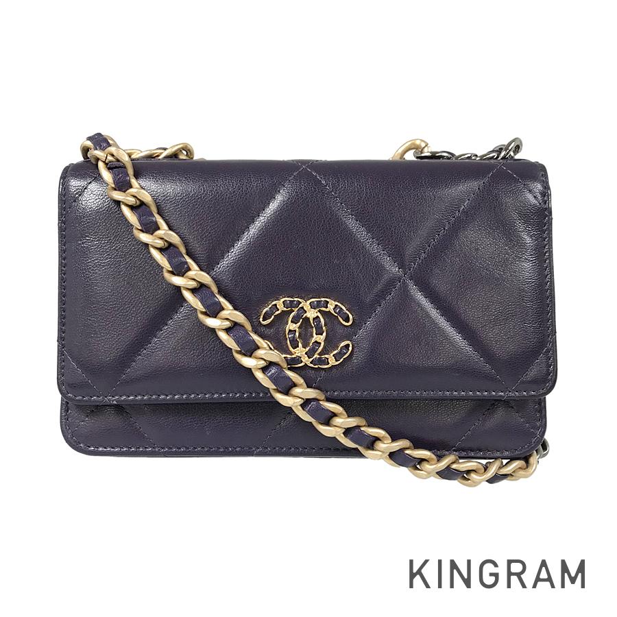 シャネル19 チェーンウォレット ショルダーバッグ 【中古】