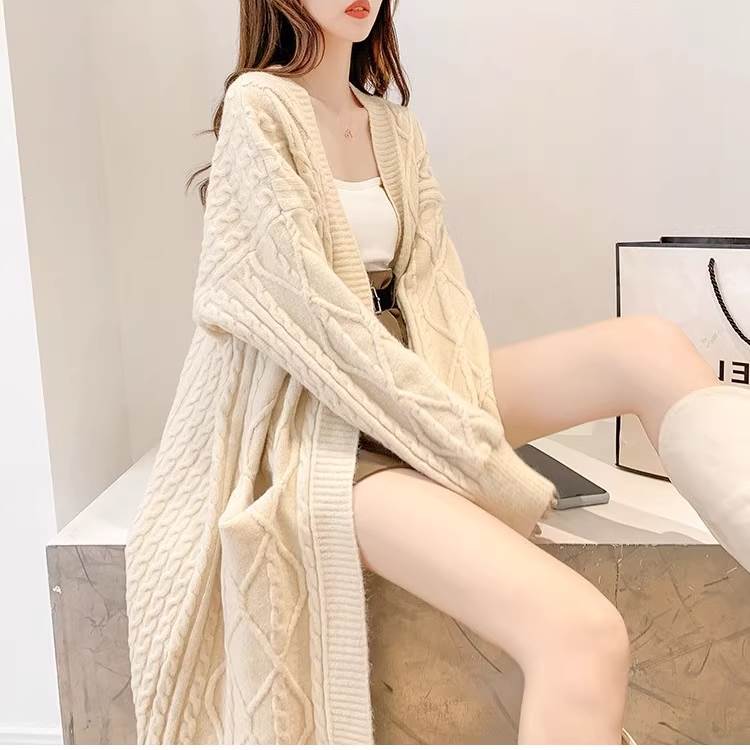 ケーブルニット ロング カーディガン トップス アウター ロング丈 袖あり 長袖 ドロップショルダー 萌袖 襟なし Iライン ポケット 前開き 編み込み ニット かわいい 大人可愛い きれいめ カジュ