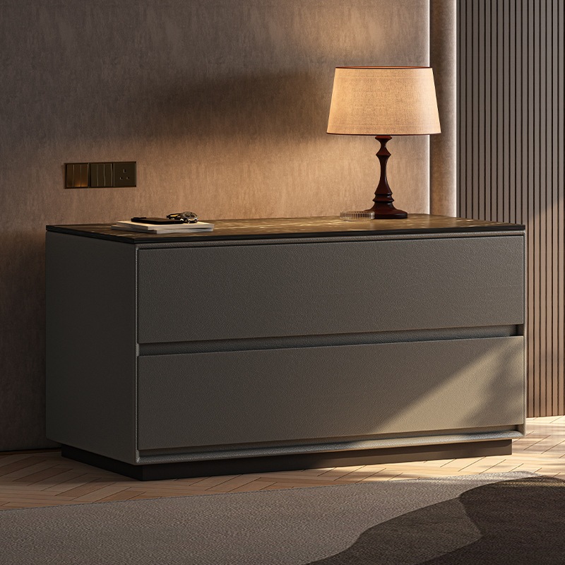 ベッドサイドキャビネット収納キャビネット統合2025新しい大規模な家庭用寝室収納キャビネットライト豪華なソリッドウッドキャビネット