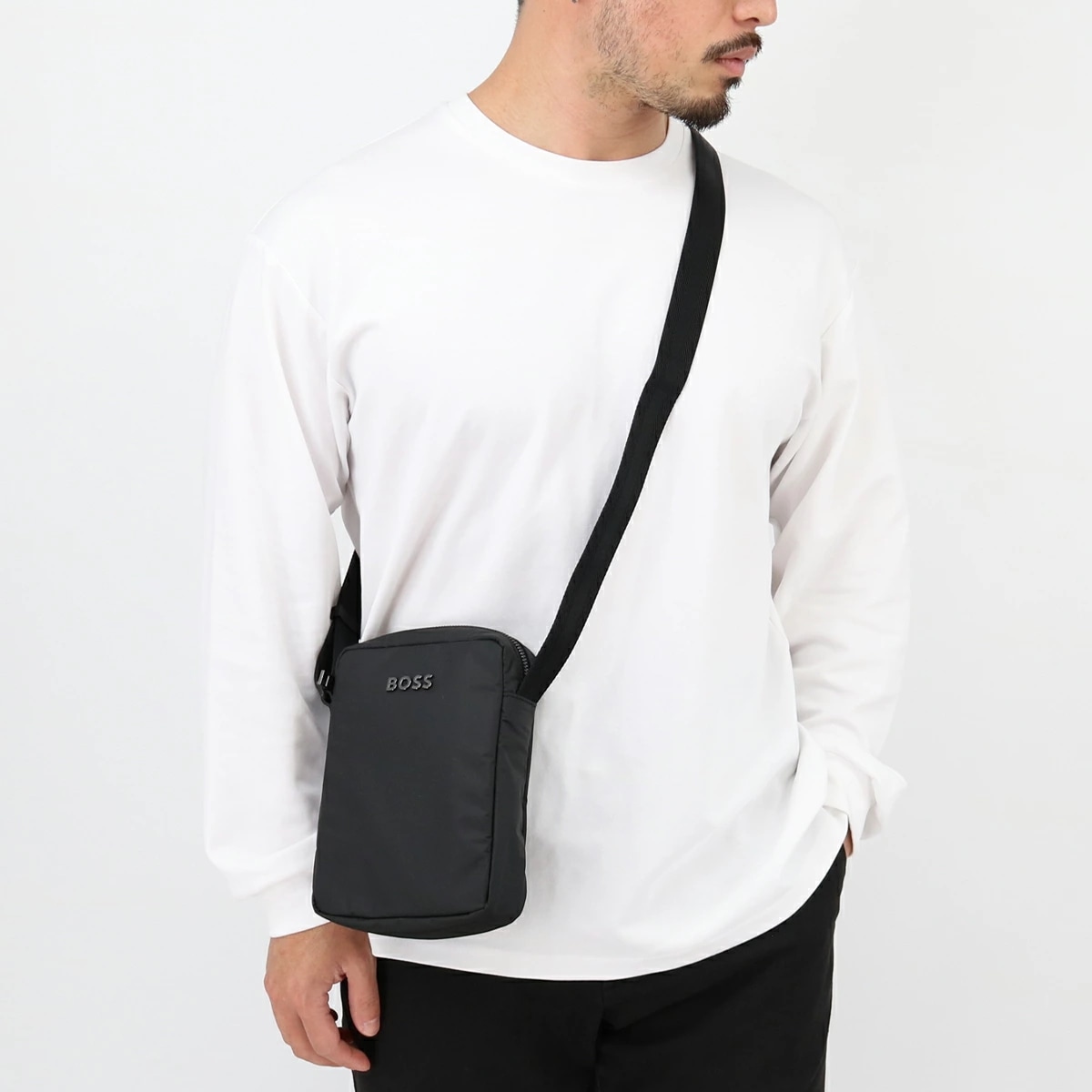 メンズ ショルダーバッグ 50541472 Catch EVO NS Zip ポシェット ロゴ クロスボディ 斜め掛け BAG 鞄 黒