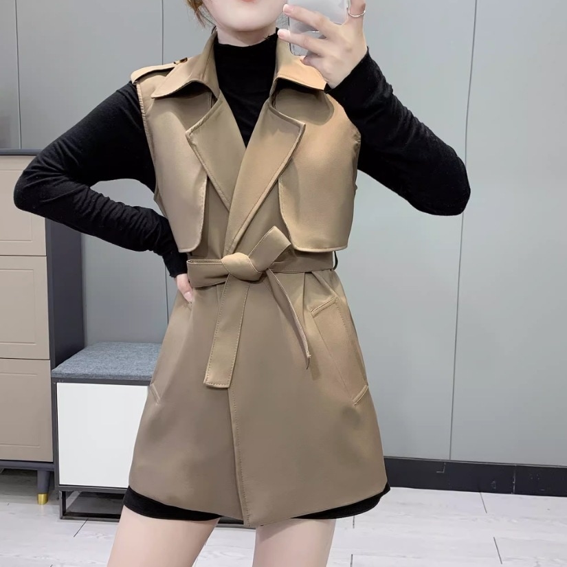 レディース ジャケット ベスト アウター 上着 羽織 前開き 袖なし ノースリーブ Vネック 襟付き ウエストマーク ウエストリボン ポケット ハイウエスト かわいい 大人可愛い きれいめ シンプル