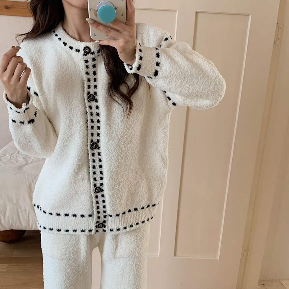 韓国風のシャネル風フリース裏地付き厚手のコーラルフリース製レディースパジャマ洗練された魅力的な雰囲気を醸し出し半フリース面は冬に着るのにぴったりの柔らかくて心地よい素材です