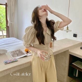 フェミニン ゴージャス ボリュームスリーブ トップス シャツ ブラウス 襟付き 七分袖 袖あり シャツカラー パフスリーブ ボリューム袖 萌袖 Vネック レース ギャザー 前開き 透け感 シースルー 7,952円