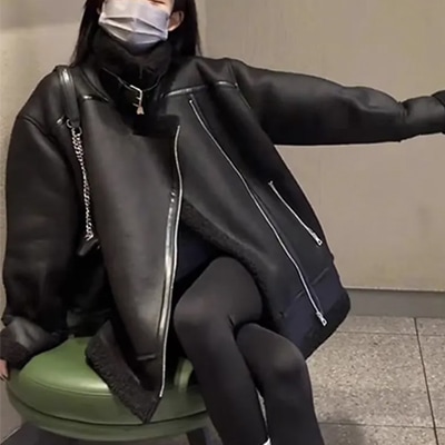 2024新型爆金毛皮一体機関車服高級感爆街黒ラム毛ショートコート女性冬