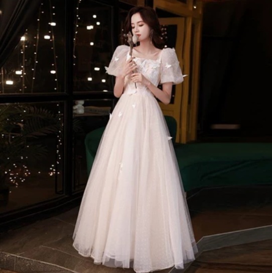 ドレス 衣装 パーティドレス ロング丈 チュール レース 胸元 谷間 谷間魅せ かわいい 大人可愛い おしゃれ お洒落 セクシー エレガント 主役級 存在感 華やか 大人 上品 無地 女性用 美脚