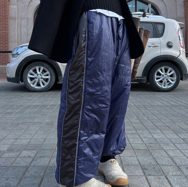 パンツ ボトムス ジャージ 部屋着 ストレートパンツ ワークパンツ ロング ストレート もこもこ ふわふわ ポケット ハイウエスト ウエストゴム ダウン ボア 厚手 サテン シンプル カジュアル